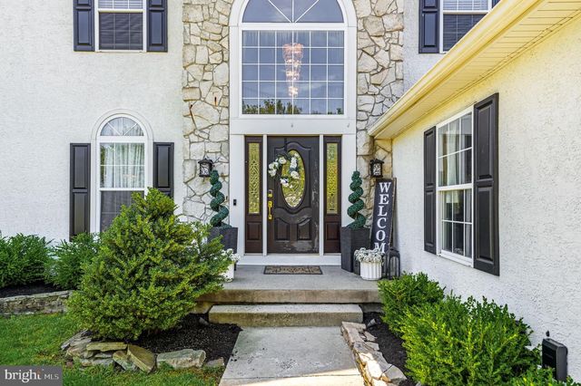 8 AUSTIN RD, Marlton, NJ 08053