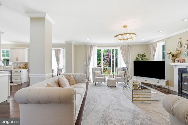 8 AUSTIN RD, Marlton, NJ 08053