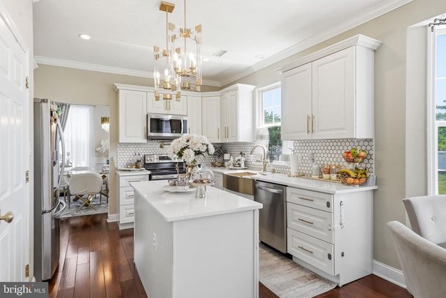 8 AUSTIN RD, Marlton, NJ 08053