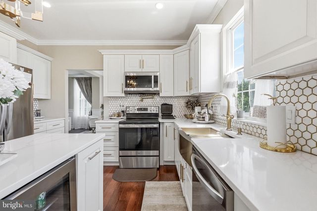 8 AUSTIN RD, Marlton, NJ 08053
