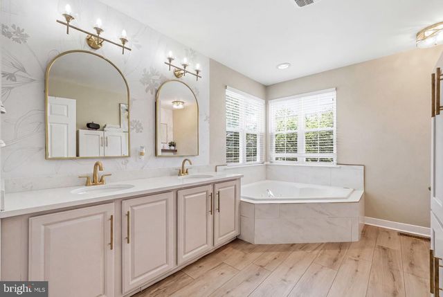 8 AUSTIN RD, Marlton, NJ 08053