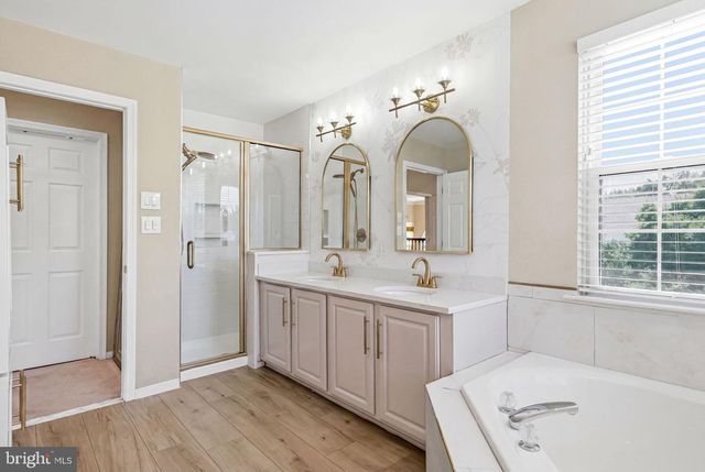 8 AUSTIN RD, Marlton, NJ 08053
