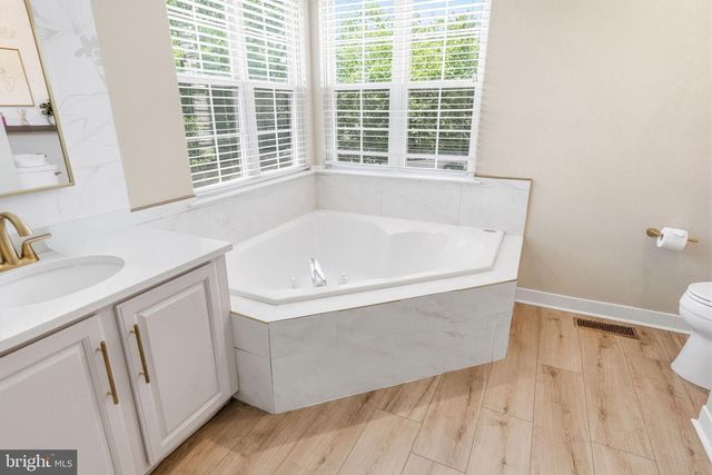 8 AUSTIN RD, Marlton, NJ 08053