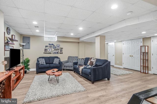 8 AUSTIN RD, Marlton, NJ 08053