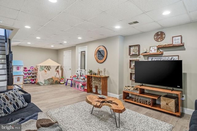 8 AUSTIN RD, Marlton, NJ 08053