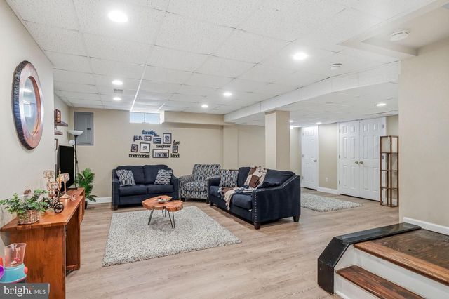 8 AUSTIN RD, Marlton, NJ 08053