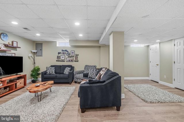 8 AUSTIN RD, Marlton, NJ 08053