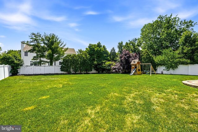 8 AUSTIN RD, Marlton, NJ 08053