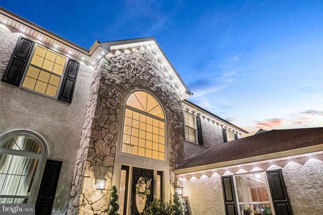 8 AUSTIN RD, Marlton, NJ 08053