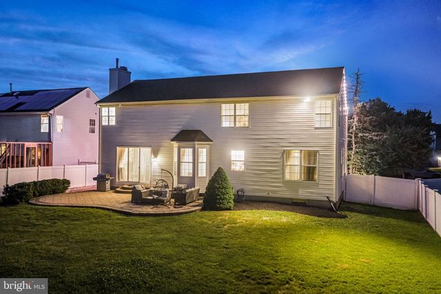 8 AUSTIN RD, Marlton, NJ 08053