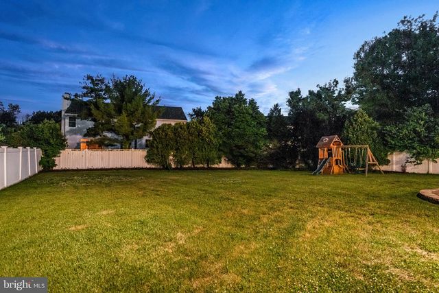 8 AUSTIN RD, Marlton, NJ 08053