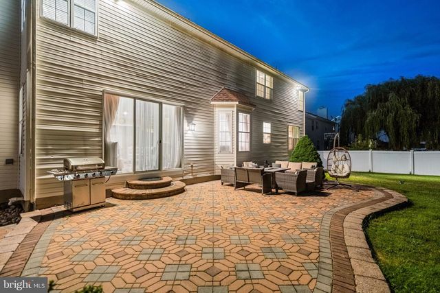 8 AUSTIN RD, Marlton, NJ 08053