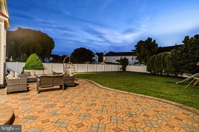 8 AUSTIN RD, Marlton, NJ 08053