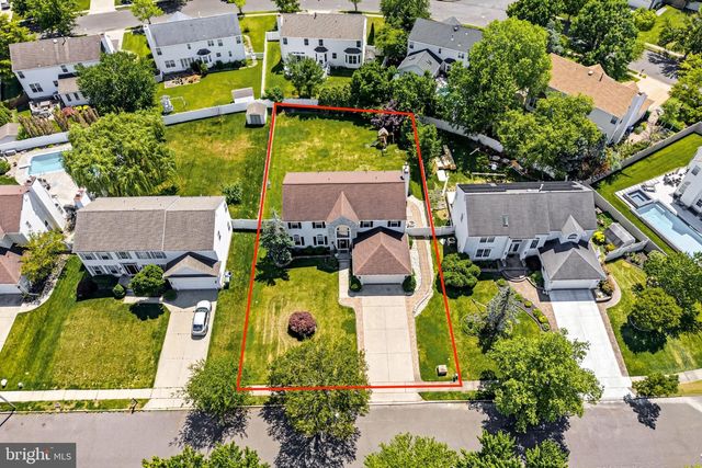 8 AUSTIN RD, Marlton, NJ 08053