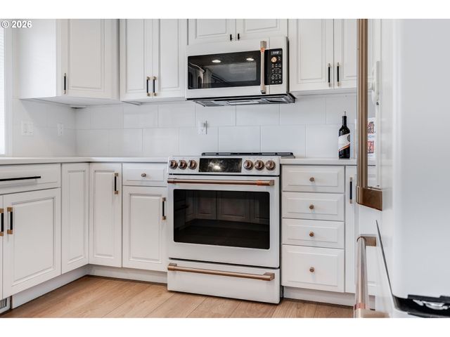 30545 Sw LADD HILL Rd, Sherwood, OR 97140