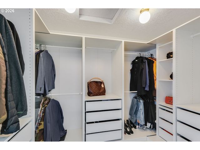 30545 Sw LADD HILL Rd, Sherwood, OR 97140