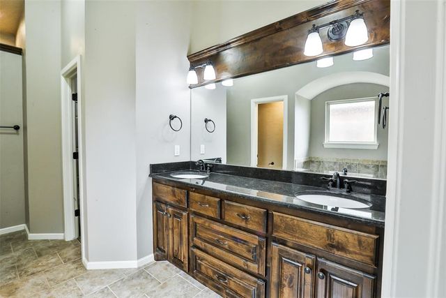 821 SE 7th Court, Moore, OK 73160