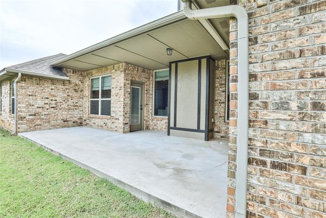 821 SE 7th Court, Moore, OK 73160