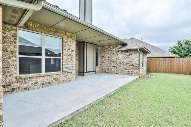 821 SE 7th Court, Moore, OK 73160