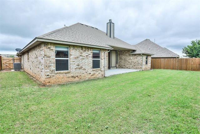 821 SE 7th Court, Moore, OK 73160
