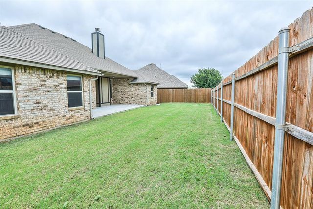 821 SE 7th Court, Moore, OK 73160