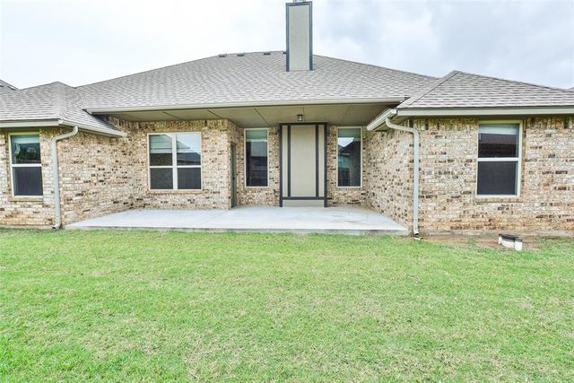 821 SE 7th Court, Moore, OK 73160