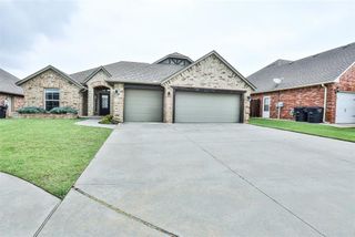 821 SE 7th Court, Moore, OK 73160