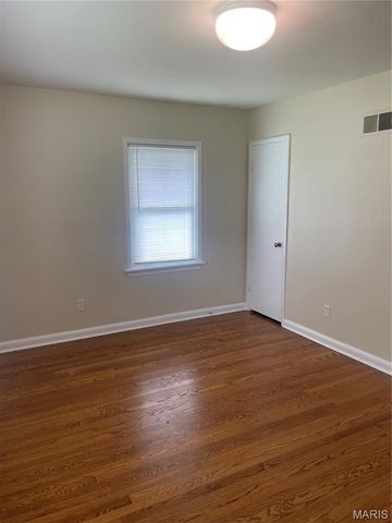59 S Floridale Drive, St Louis, MO 63135