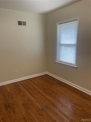 59 S Floridale Drive, St Louis, MO 63135