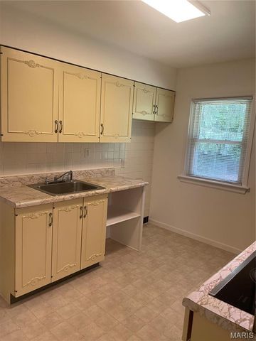 59 S Floridale Drive, St Louis, MO 63135