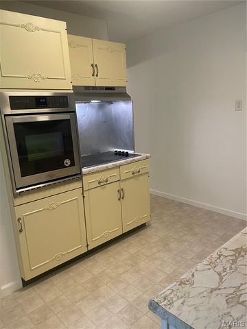 59 S Floridale Drive, St Louis, MO 63135