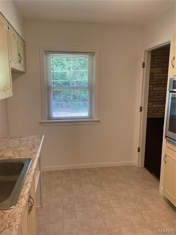 59 S Floridale Drive, St Louis, MO 63135