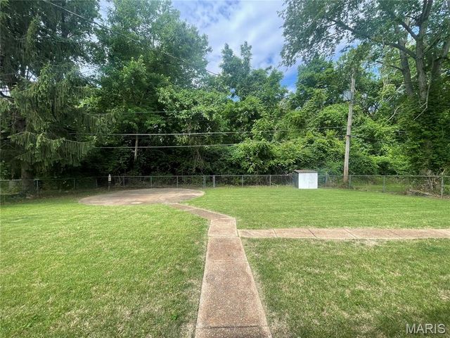 59 S Floridale Drive, St Louis, MO 63135