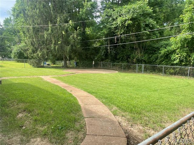 59 S Floridale Drive, St Louis, MO 63135