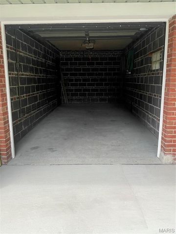 59 S Floridale Drive, St Louis, MO 63135
