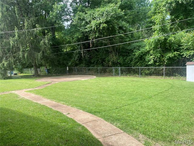 59 S Floridale Drive, St Louis, MO 63135