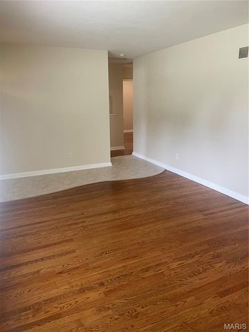 59 S Floridale Drive, St Louis, MO 63135