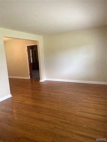59 S Floridale Drive, St Louis, MO 63135
