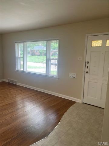 59 S Floridale Drive, St Louis, MO 63135