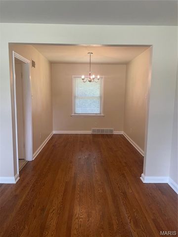 59 S Floridale Drive, St Louis, MO 63135
