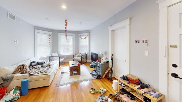 190 Kelton St 2, Boston, MA 02134