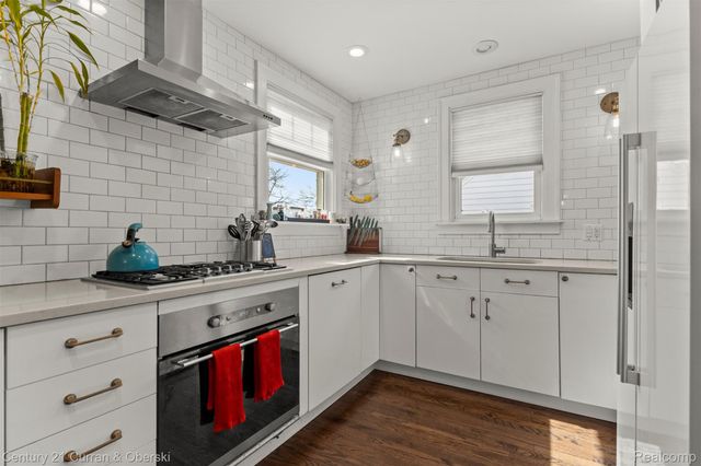 260 E Cambourne Street, Ferndale, MI 48220