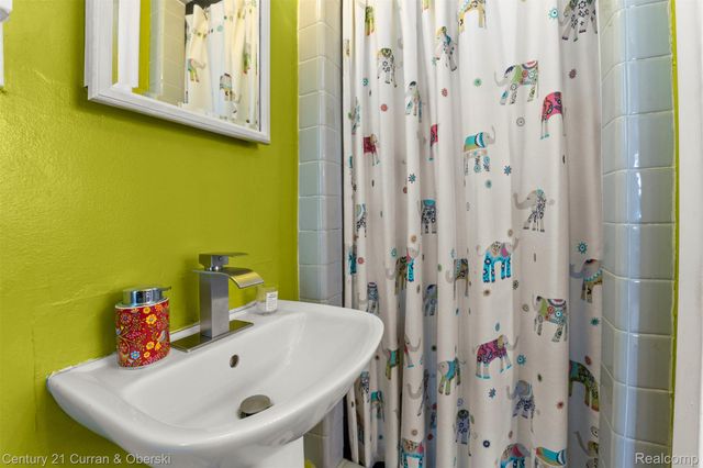 260 E Cambourne Street, Ferndale, MI 48220