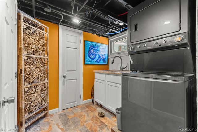 260 E Cambourne Street, Ferndale, MI 48220