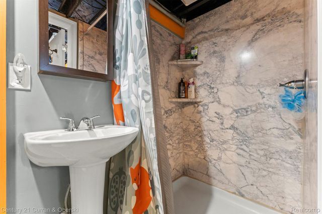 260 E Cambourne Street, Ferndale, MI 48220