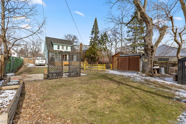 260 E Cambourne Street, Ferndale, MI 48220