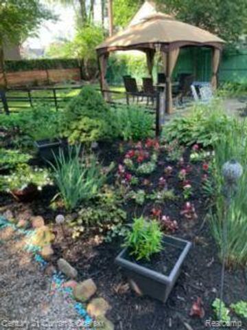 260 E Cambourne Street, Ferndale, MI 48220