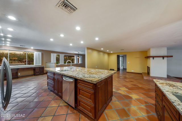 7221 E Sabino Vista Drive, Tucson, AZ 85750