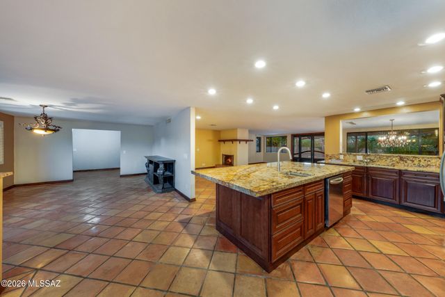 7221 E Sabino Vista Drive, Tucson, AZ 85750