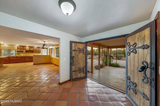 7221 E Sabino Vista Drive, Tucson, AZ 85750